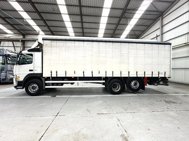Volvo FM 330 / Essieu relevable et directionnel / Steerable lift axle / Lift as en stuuras - Camión lona: foto 2 Volvo FM 330 / Essieu relevable et directionnel / Steerable lift axle / Lift as en stuuras - Camión lona: foto 2