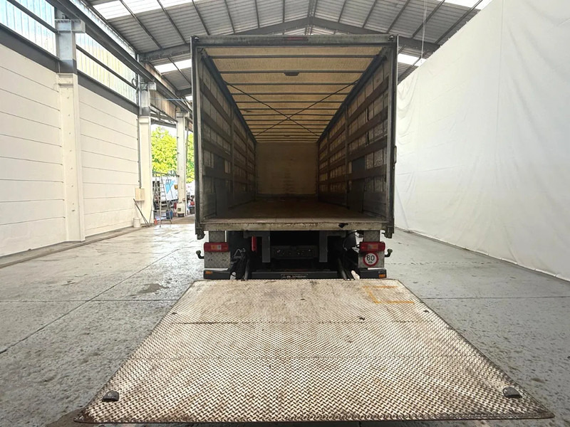 Volvo FM 330 / Essieu relevable et directionnel / Steerable lift axle / Lift as en stuuras - Camión lona: foto 5 Volvo FM 330 / Essieu relevable et directionnel / Steerable lift axle / Lift as en stuuras - Camión lona: foto 5