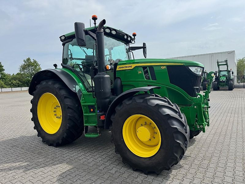 John Deere 6R215 AP 50KM COMMAND-PRO 2023 2690 UUR!!! - Tractor: foto 2 John Deere 6R215 AP 50KM COMMAND-PRO 2023 2690 UUR!!! - Tractor: foto 2