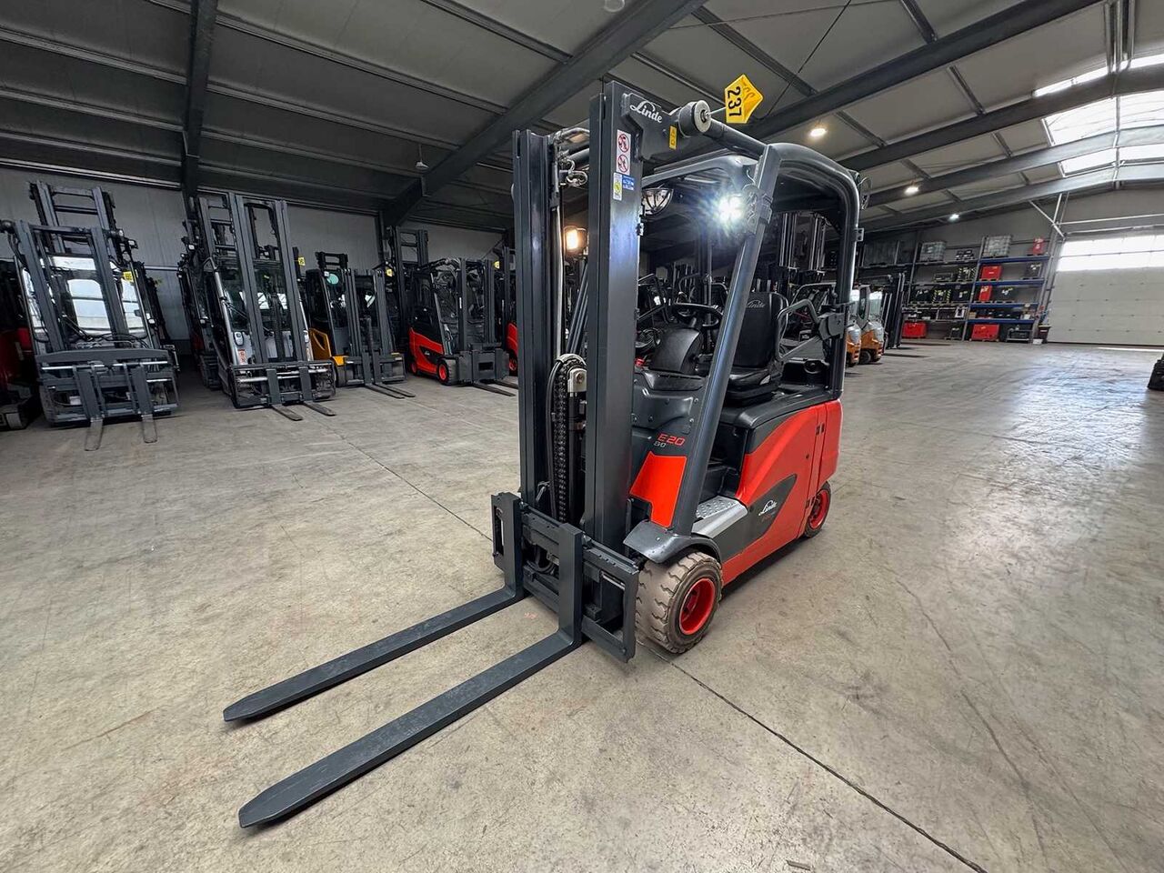 05/2019 SERVICE + UVV 04/2027 LINDE E20PH 2.000KG TRIPLEX 462CM ELECTRIC FORKLIFT FORKLIFT 10.900 HOURS - Carretilla elevadora: foto 3 05/2019 SERVICE + UVV 04/2027 LINDE E20PH 2.000KG TRIPLEX 462CM ELECTRIC FORKLIFT FORKLIFT 10.900 HOURS - Carretilla elevadora: foto 3
