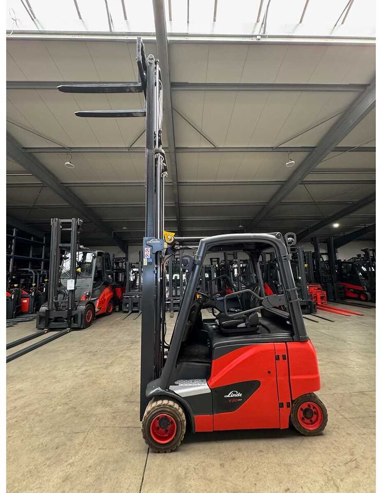 05/2019 SERVICE + UVV 04/2027 LINDE E20PH 2.000KG TRIPLEX 462CM ELECTRIC FORKLIFT FORKLIFT 10.900 HOURS - Carretilla elevadora: foto 2 05/2019 SERVICE + UVV 04/2027 LINDE E20PH 2.000KG TRIPLEX 462CM ELECTRIC FORKLIFT FORKLIFT 10.900 HOURS - Carretilla elevadora: foto 2