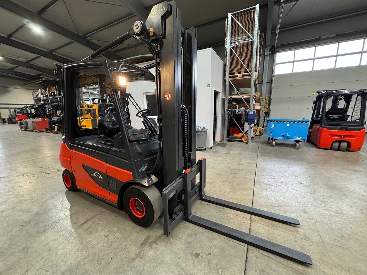 10/2019 SERVICE + UVV 04/2027 LINDE E30 3.000KG TRIPLEX 535CM ELECTRIC FORKLIFT FORKLIFT 5.431 HOURS - Carretilla elevadora: foto 5 10/2019 SERVICE + UVV 04/2027 LINDE E30 3.000KG TRIPLEX 535CM ELECTRIC FORKLIFT FORKLIFT 5.431 HOURS - Carretilla elevadora: foto 5