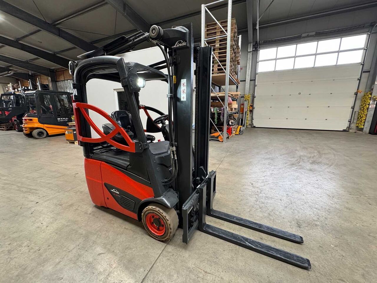 10/2022 SERVICE + UVV 03/2027 LINDE E12 EVO 1,200KG ELECTRIC FORKLIFT FORKLIFT 8,944 HOURS - Carretilla elevadora: foto 5 10/2022 SERVICE + UVV 03/2027 LINDE E12 EVO 1,200KG ELECTRIC FORKLIFT FORKLIFT 8,944 HOURS - Carretilla elevadora: foto 5