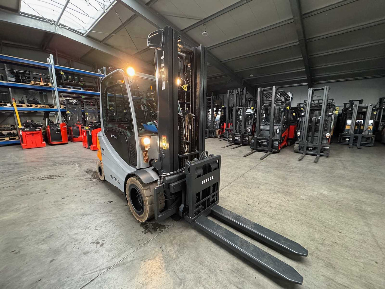 Carretilla elevadora 10/2025 SERVICE + UVV 11/2026 STILL RX60-50 5.000KG TRIPLEX 538CM 3.+4. VALVE ELECTRIC FORKLIFT 23.342 HOURS: foto 9 Carretilla elevadora 10/2025 SERVICE + UVV 11/2026 STILL RX60-50 5.000KG TRIPLEX 538CM 3.+4. VALVE ELECTRIC FORKLIFT 23.342 HOURS: foto 9