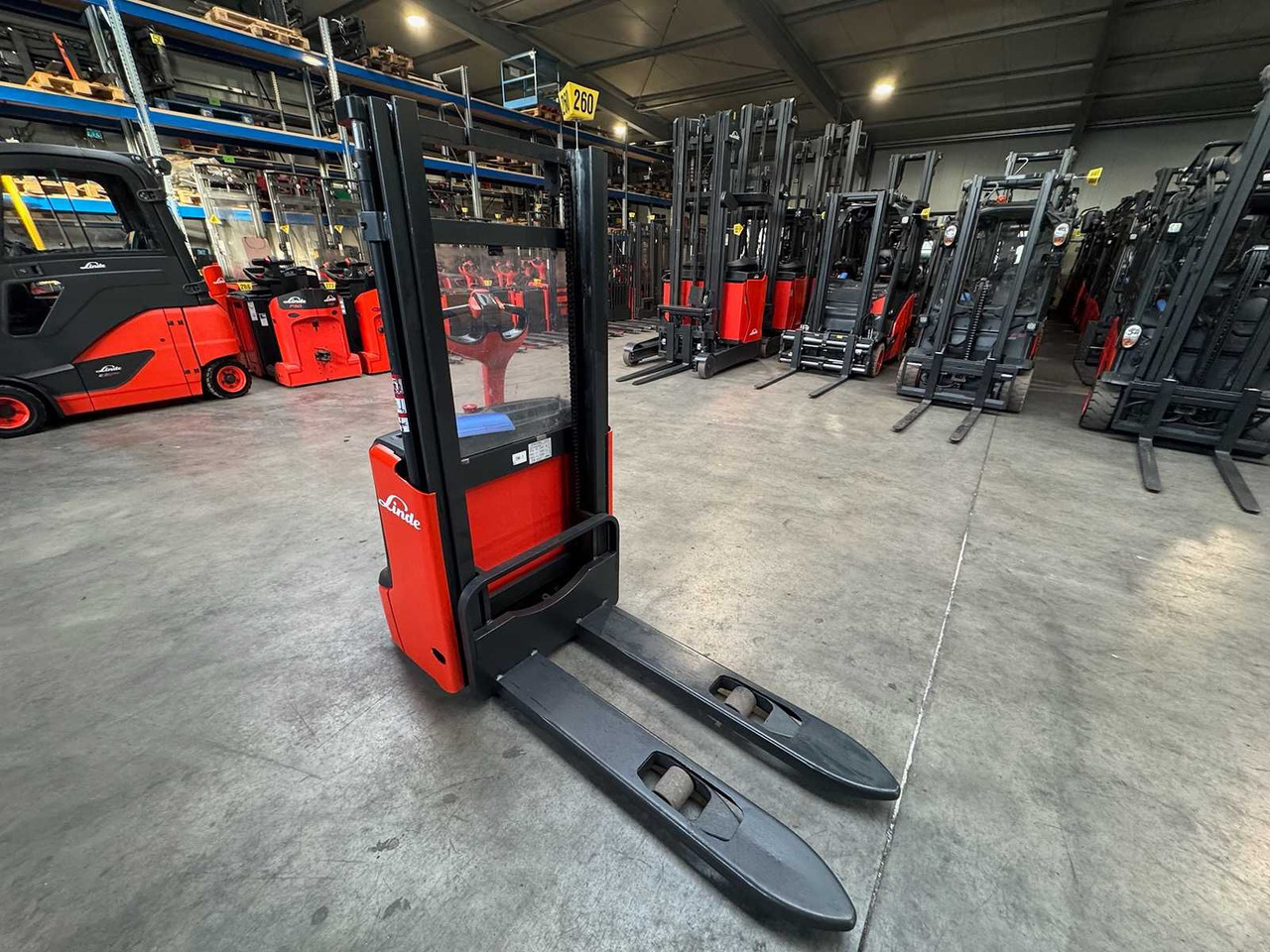 11/2016 S+UVV 11/2026 LINDE L10 STACKER PALLET TRUCK ANT 722 HOURS - Carretilla elevadora: foto 5 11/2016 S+UVV 11/2026 LINDE L10 STACKER PALLET TRUCK ANT 722 HOURS - Carretilla elevadora: foto 5
