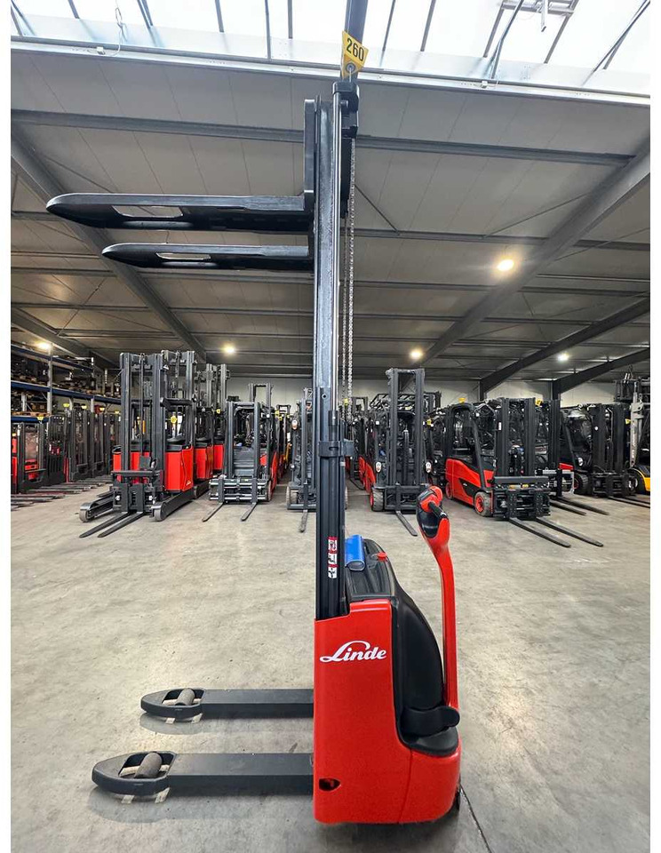 11/2016 S+UVV 11/2026 LINDE L10 STACKER PALLET TRUCK ANT 722 HOURS - Carretilla elevadora: foto 3 11/2016 S+UVV 11/2026 LINDE L10 STACKER PALLET TRUCK ANT 722 HOURS - Carretilla elevadora: foto 3