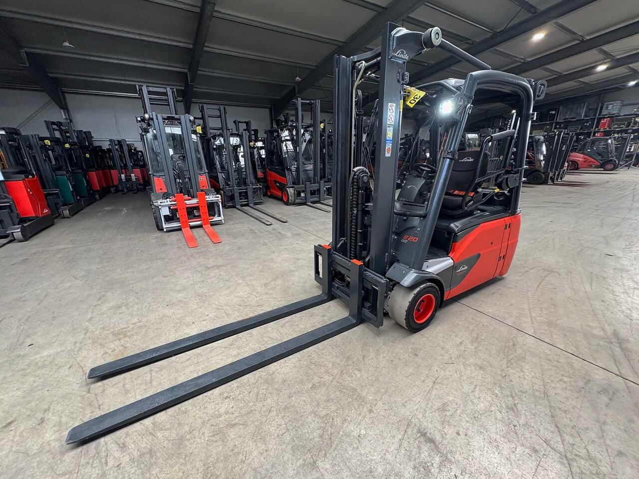 19/2022 SERVICE + UVV 03/2027 LINDE E20L EVO 2.000KG DUPLEX 314CM ELECTRIC FORKLIFT FORKLIFT 3.446 HOURS - Carretilla elevadora: foto 3 19/2022 SERVICE + UVV 03/2027 LINDE E20L EVO 2.000KG DUPLEX 314CM ELECTRIC FORKLIFT FORKLIFT 3.446 HOURS - Carretilla elevadora: foto 3