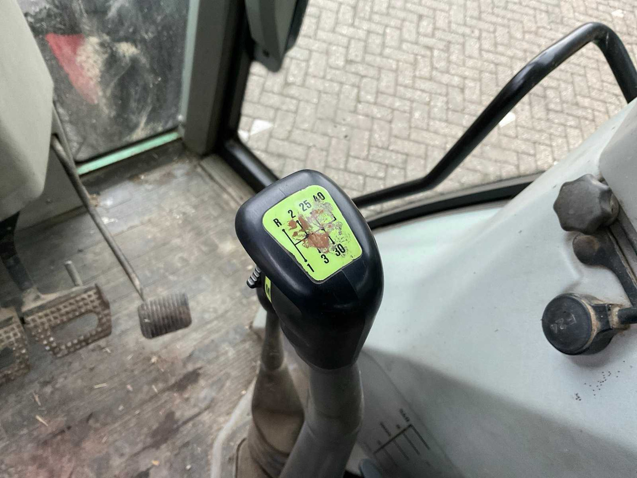 Tractor 1994 FENDT FARMER 312 TURBOMATIK ALL-WHEEL DRIVE FARM TRACTOR: foto 37 Tractor 1994 FENDT FARMER 312 TURBOMATIK ALL-WHEEL DRIVE FARM TRACTOR: foto 37