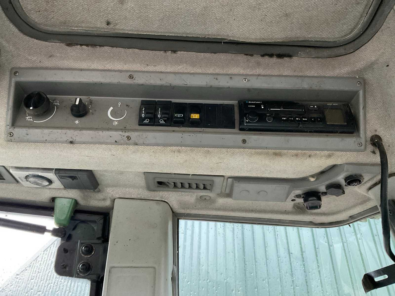 Tractor 1994 FENDT FARMER 312 TURBOMATIK ALL-WHEEL DRIVE FARM TRACTOR: foto 42 Tractor 1994 FENDT FARMER 312 TURBOMATIK ALL-WHEEL DRIVE FARM TRACTOR: foto 42