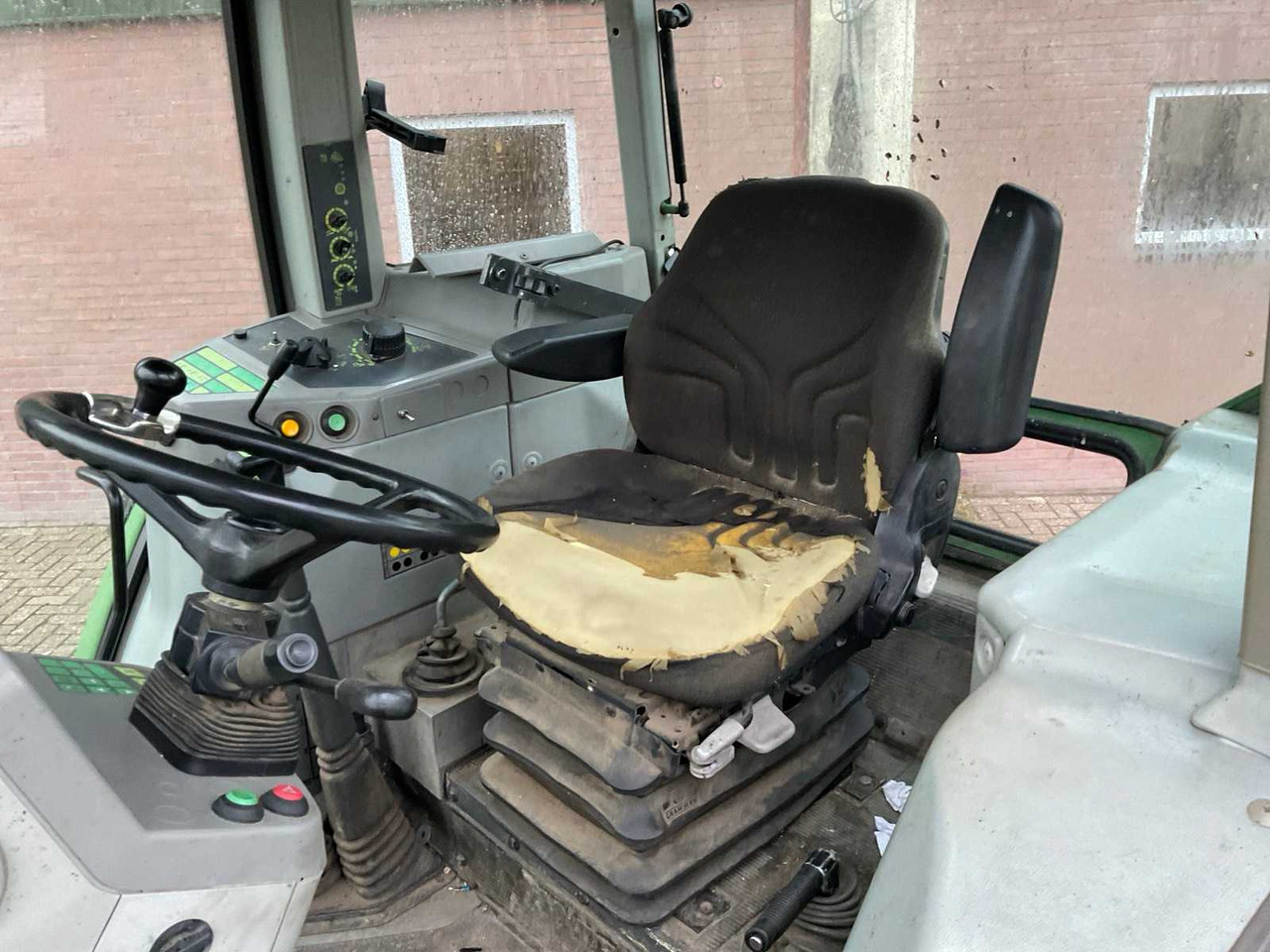 Tractor 1994 FENDT FARMER 312 TURBOMATIK ALL-WHEEL DRIVE FARM TRACTOR: foto 32 Tractor 1994 FENDT FARMER 312 TURBOMATIK ALL-WHEEL DRIVE FARM TRACTOR: foto 32