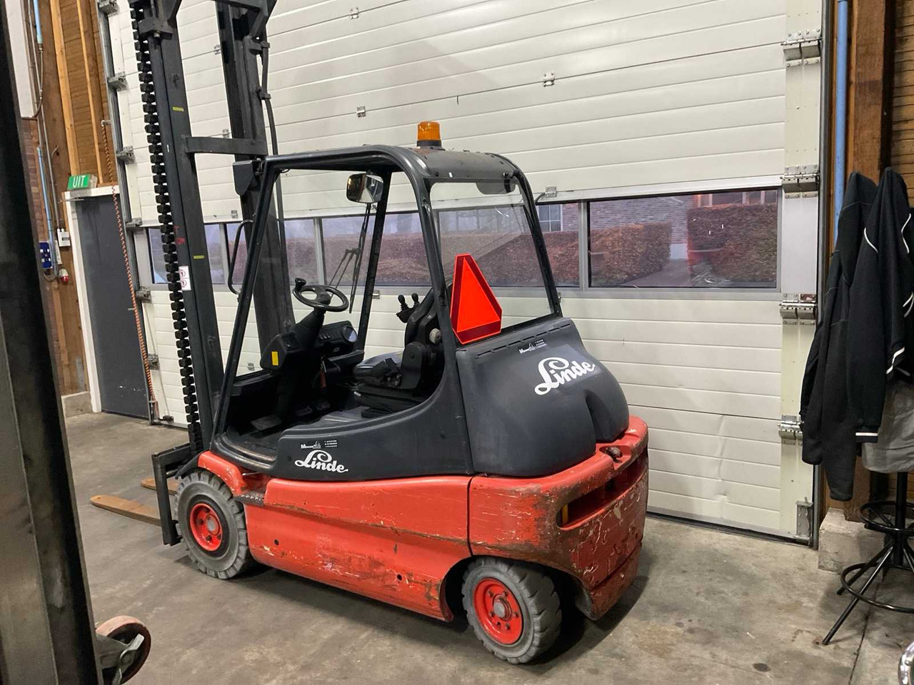 2001 LINDE E 30-02 FORKLIFT - Carretilla elevadora: foto 4 2001 LINDE E 30-02 FORKLIFT - Carretilla elevadora: foto 4