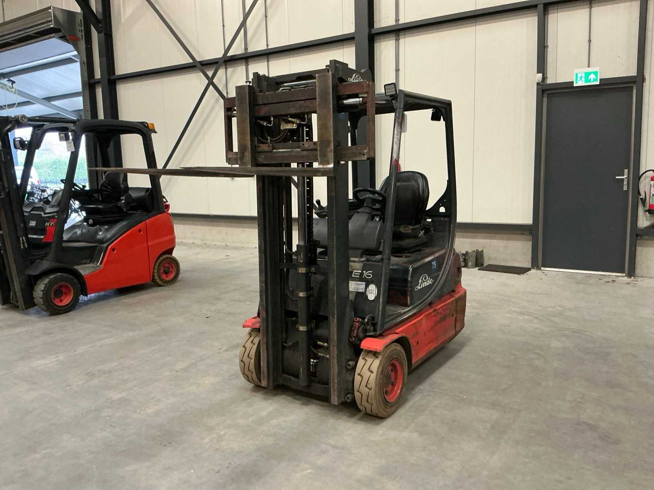 2001 LINDE E16C-02 FORKLIFT - Carretilla elevadora: foto 1 2001 LINDE E16C-02 FORKLIFT - Carretilla elevadora: foto 1