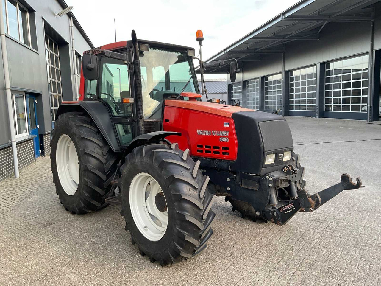 2005 VALTRA 6850 HITECH ALL-WHEEL DRIVE FARM TRACTOR - Tractor: foto 4 2005 VALTRA 6850 HITECH ALL-WHEEL DRIVE FARM TRACTOR - Tractor: foto 4