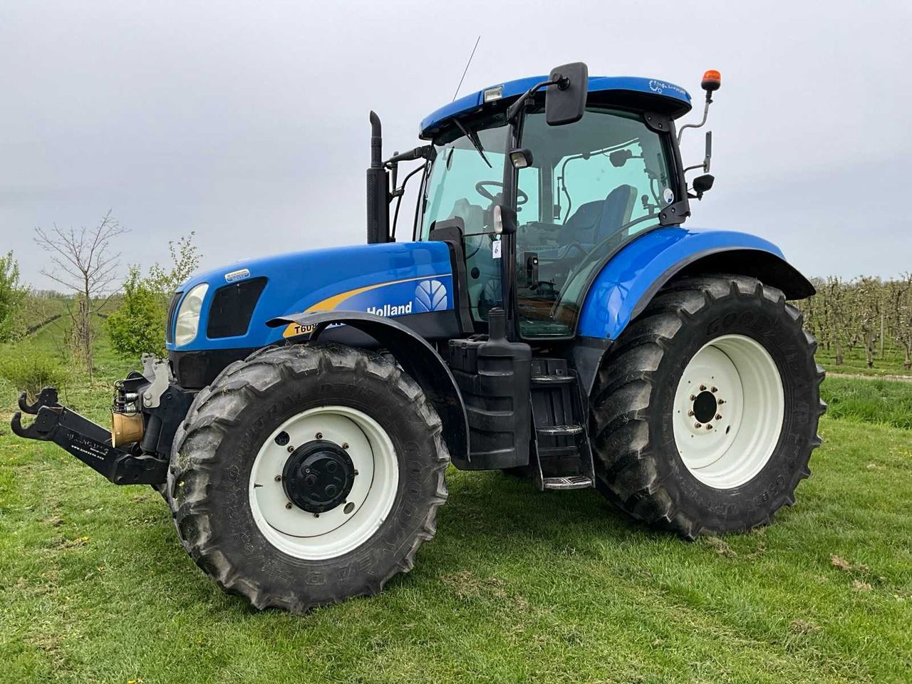 2008 NEW HOLLAND T6080 FOUR WHEEL DRIVE FARM TRACTOR - Tractor: foto 1 2008 NEW HOLLAND T6080 FOUR WHEEL DRIVE FARM TRACTOR - Tractor: foto 1