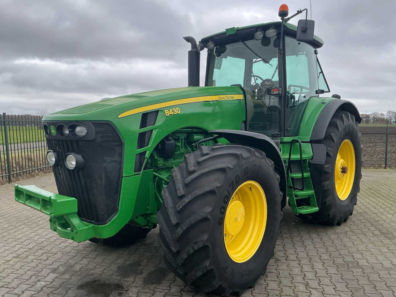 2009 JOHN DEERE 8430 FOUR WHEEL DRIVE FARM TRACTOR - Tractor: foto 1 2009 JOHN DEERE 8430 FOUR WHEEL DRIVE FARM TRACTOR - Tractor: foto 1