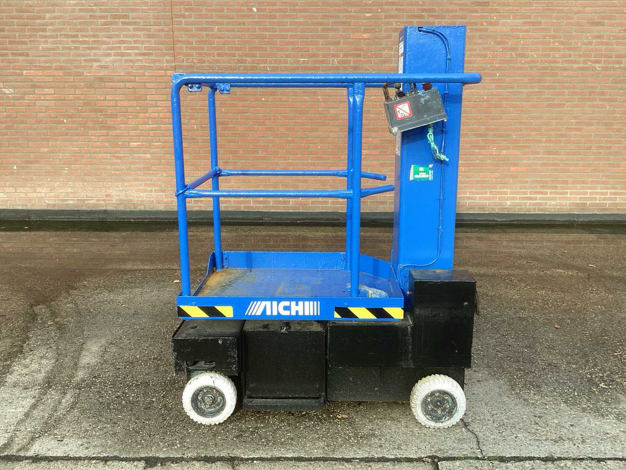 2010 AICHI SV 04 B AERIAL PLATFORM - Plataforma elevadora: foto 2 2010 AICHI SV 04 B AERIAL PLATFORM - Plataforma elevadora: foto 2