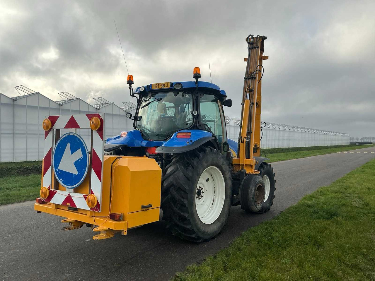 2011 NEW HOLLAND T6070 FOUR WHEEL DRIVE FARM TRACTOR - Tractor: foto 5 2011 NEW HOLLAND T6070 FOUR WHEEL DRIVE FARM TRACTOR - Tractor: foto 5