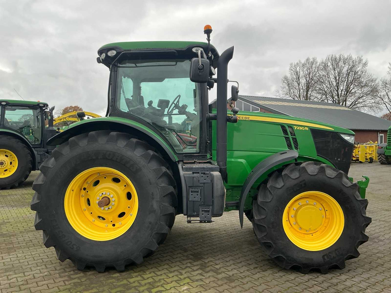 2012 JOHN DEERE 7230 R ALL-WHEEL DRIVE FARM TRACTOR - Tractor: foto 3 2012 JOHN DEERE 7230 R ALL-WHEEL DRIVE FARM TRACTOR - Tractor: foto 3