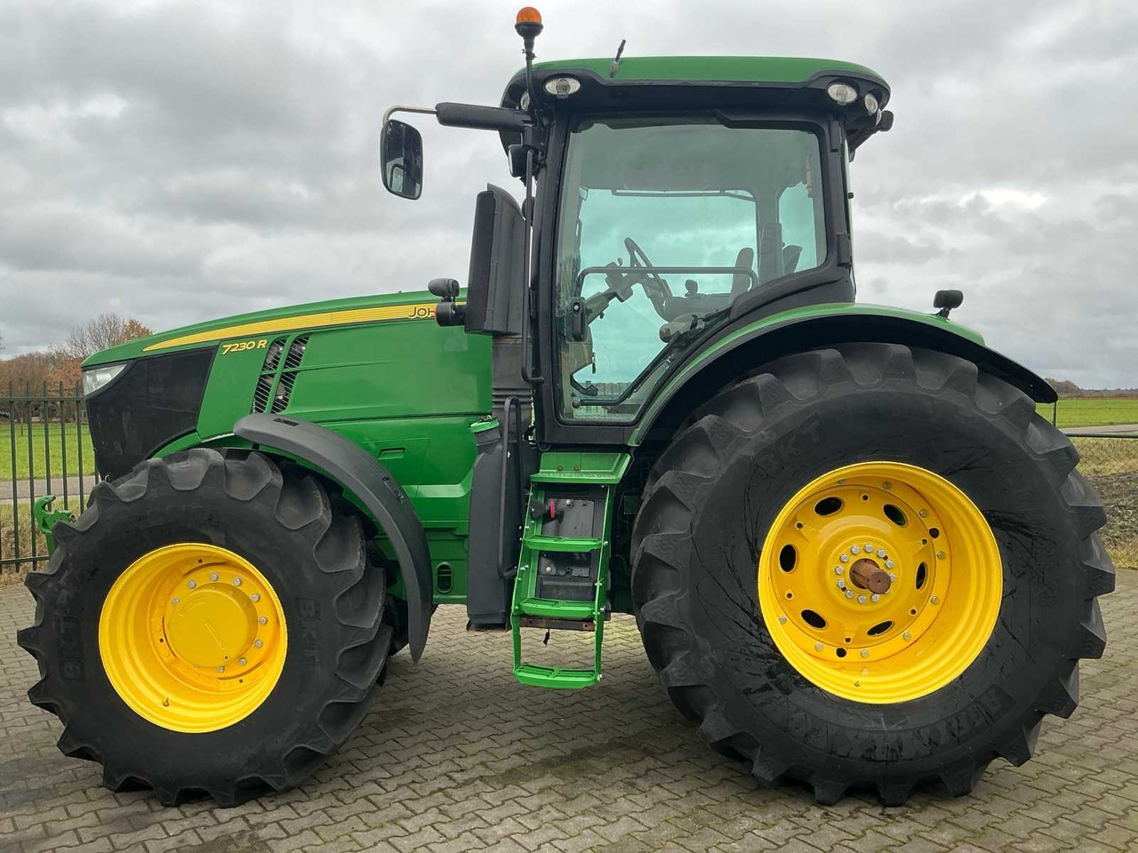 2012 JOHN DEERE 7230 R ALL-WHEEL DRIVE FARM TRACTOR - Tractor: foto 5 2012 JOHN DEERE 7230 R ALL-WHEEL DRIVE FARM TRACTOR - Tractor: foto 5