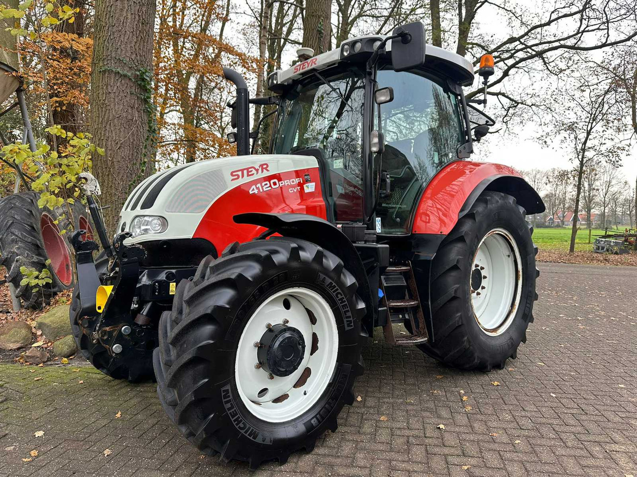 2014 STEYR 4120 PROFI CVT ALL-WHEEL DRIVE FARM TRACTOR - Tractor: foto 1 2014 STEYR 4120 PROFI CVT ALL-WHEEL DRIVE FARM TRACTOR - Tractor: foto 1