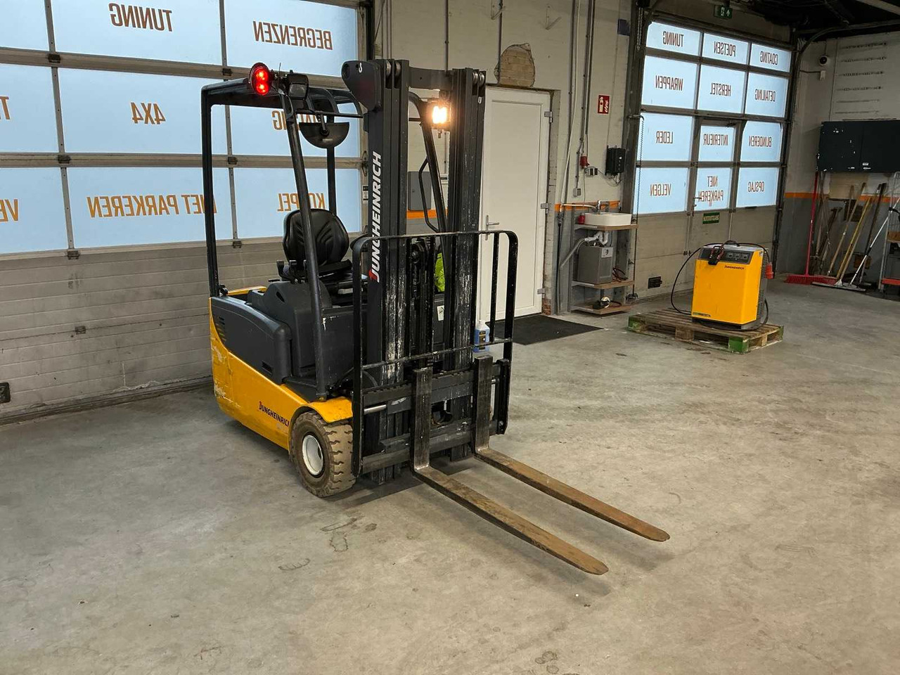 2015 JUNGHEINRICH EFG 115 FORKLIFT - Carretilla elevadora: foto 1 2015 JUNGHEINRICH EFG 115 FORKLIFT - Carretilla elevadora: foto 1