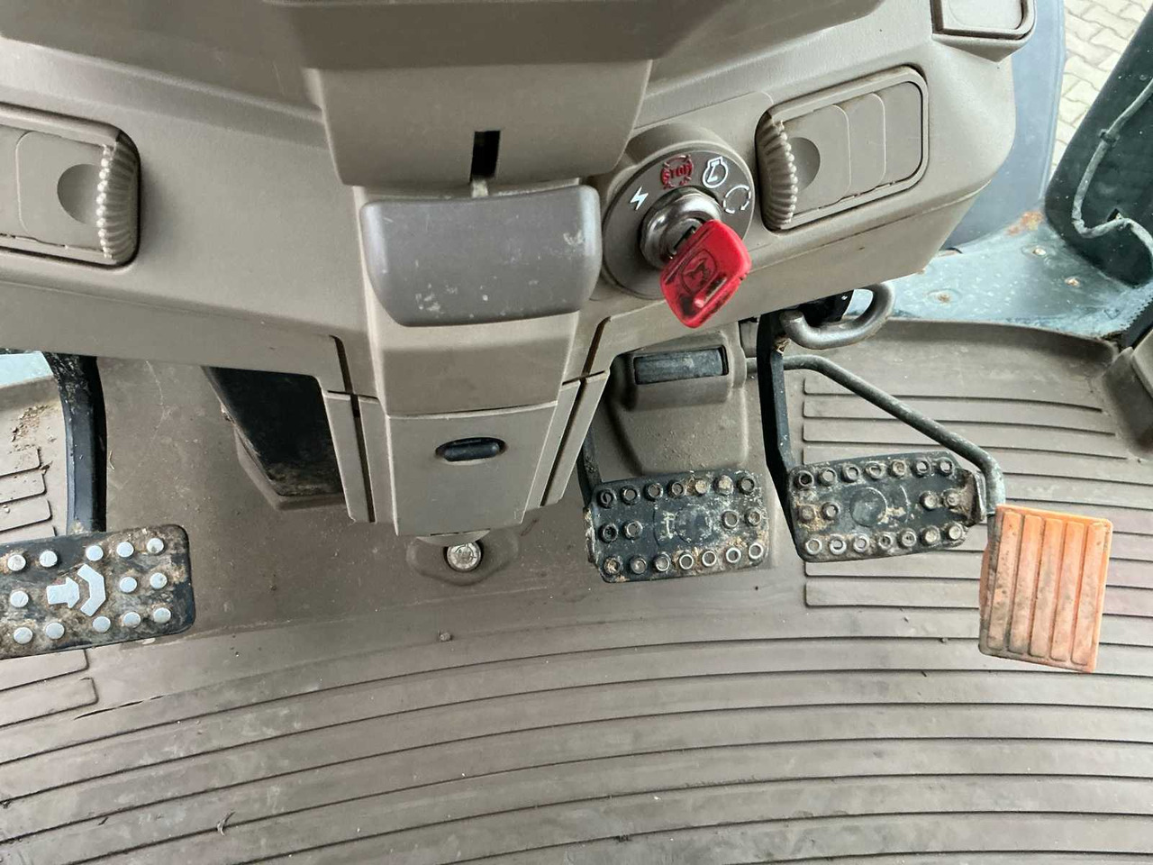 Tractor 2016 JOHN DEERE 6135M FOUR WHEEL DRIVE FARM TRACTOR: foto 19