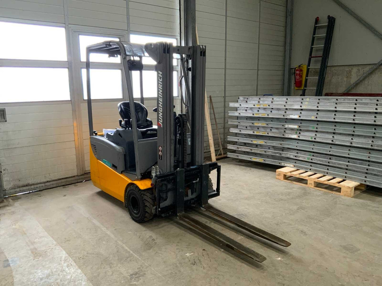 2016 JUNGHEINRICH EFG 115 FORKLIFT - Carretilla elevadora: foto 1 2016 JUNGHEINRICH EFG 115 FORKLIFT - Carretilla elevadora: foto 1