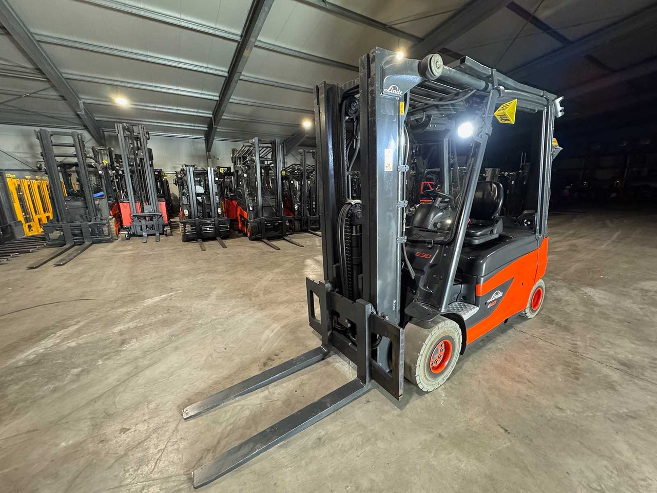 2016 SERVICE + UVV 10/2026 LINDE E30L 3.000KG EVO TRIPLEX 3.+4. - Carretilla elevadora: foto 4 2016 SERVICE + UVV 10/2026 LINDE E30L 3.000KG EVO TRIPLEX 3.+4. - Carretilla elevadora: foto 4