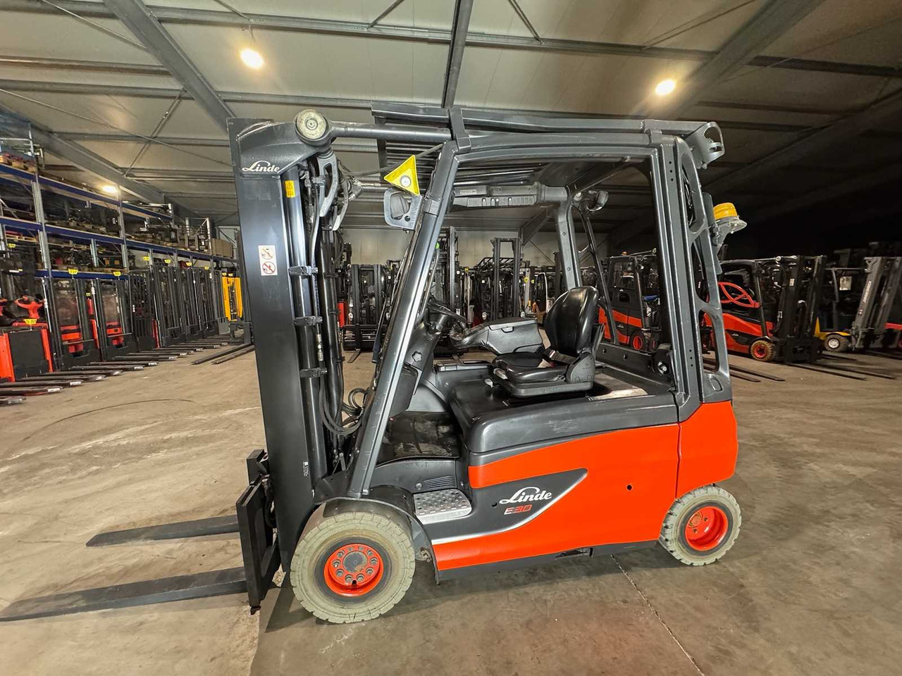 2016 SERVICE + UVV 10/2026 LINDE E30L 3.000KG EVO TRIPLEX 3.+4. - Carretilla elevadora: foto 2 2016 SERVICE + UVV 10/2026 LINDE E30L 3.000KG EVO TRIPLEX 3.+4. - Carretilla elevadora: foto 2