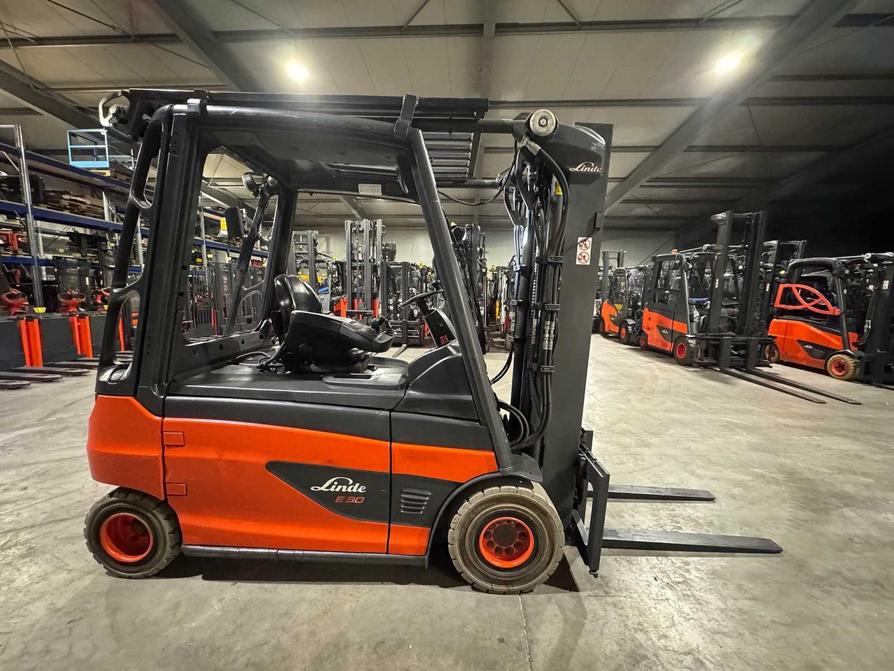 Carretilla elevadora 2016 SERVICE + UVV 10/2026 LINDE E30L 3.000KG EVO TRIPLEX 3.+4.: foto 6 Carretilla elevadora 2016 SERVICE + UVV 10/2026 LINDE E30L 3.000KG EVO TRIPLEX 3.+4.: foto 6