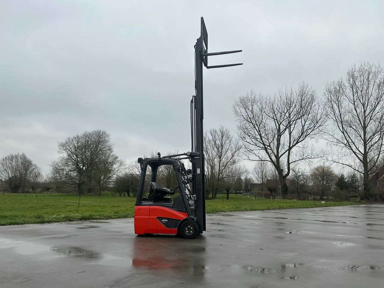 2019 LINDE E15-02 FORKLIFT WITH 2024 BATTERY - Carretilla elevadora: foto 4 2019 LINDE E15-02 FORKLIFT WITH 2024 BATTERY - Carretilla elevadora: foto 4