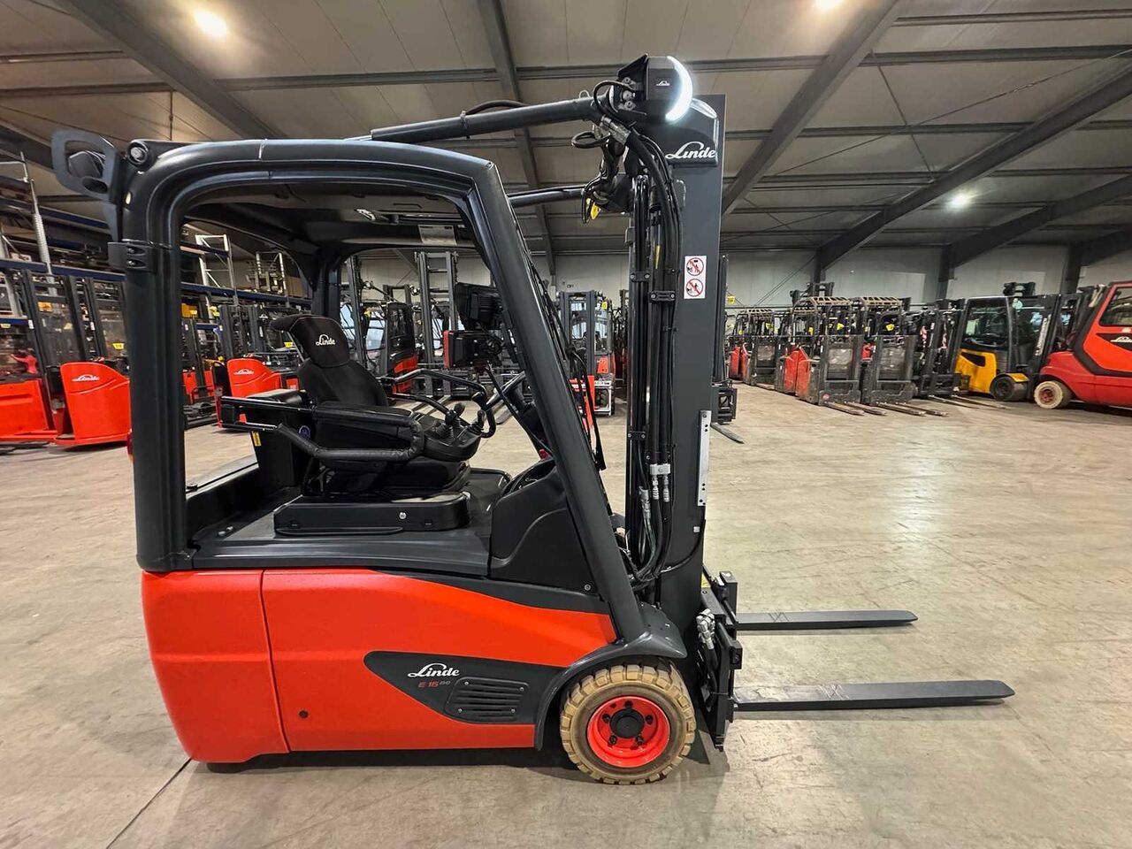 2019 SERVICE+UVV 02/2027 LINDE E16-02 EVO 1,600KG DUPLEX FREE LIFT FORKLIFT ELECTRIC FORKLIFT 3,562 HOURS - Carretilla elevadora: foto 5 2019 SERVICE+UVV 02/2027 LINDE E16-02 EVO 1,600KG DUPLEX FREE LIFT FORKLIFT ELECTRIC FORKLIFT 3,562 HOURS - Carretilla elevadora: foto 5
