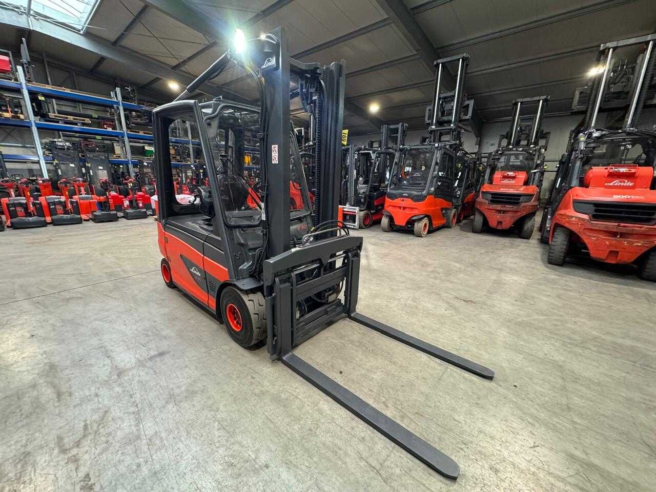 2019 SERVICE + UVV 02/2027 LINDE E30L EVO 3.000KG 3.+4. FORK ADJUSTER ELECTRIC FORKLIFT FORKLIFT 5.494 HOURS - Carretilla elevadora: foto 5 2019 SERVICE + UVV 02/2027 LINDE E30L EVO 3.000KG 3.+4. FORK ADJUSTER ELECTRIC FORKLIFT FORKLIFT 5.494 HOURS - Carretilla elevadora: foto 5