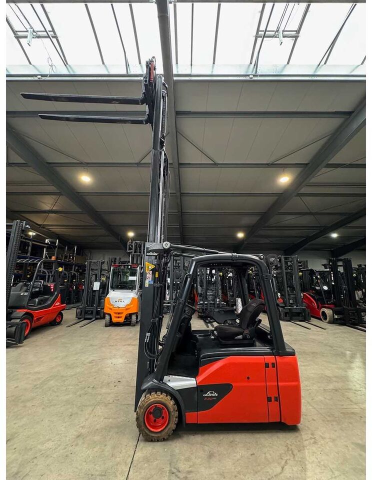 2019 SERVICE + UVV 04/2027 LINDE E20L EVO 2.000KG TRIPLEX 462CM 3.+4. VALVE FORK ADJUSTER ELECTRIC FORKLIFT FORKLIFT 7.763 HOURS - Carretilla elevadora: foto 2 2019 SERVICE + UVV 04/2027 LINDE E20L EVO 2.000KG TRIPLEX 462CM 3.+4. VALVE FORK ADJUSTER ELECTRIC FORKLIFT FORKLIFT 7.763 HOURS - Carretilla elevadora: foto 2