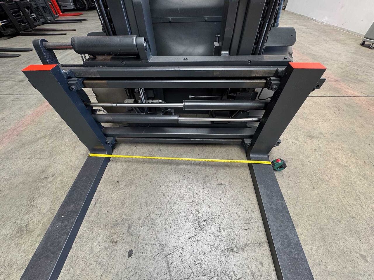 2019 SERVICE + UVV 04/2027 LINDE E45HL 4.500KG 3.+4. VALVE FORK ADJUSTER ELECTRIC FORKLIFT FORKLIFT 13.388 HOURS E50 - Carretilla elevadora: foto 4 2019 SERVICE + UVV 04/2027 LINDE E45HL 4.500KG 3.+4. VALVE FORK ADJUSTER ELECTRIC FORKLIFT FORKLIFT 13.388 HOURS E50 - Carretilla elevadora: foto 4