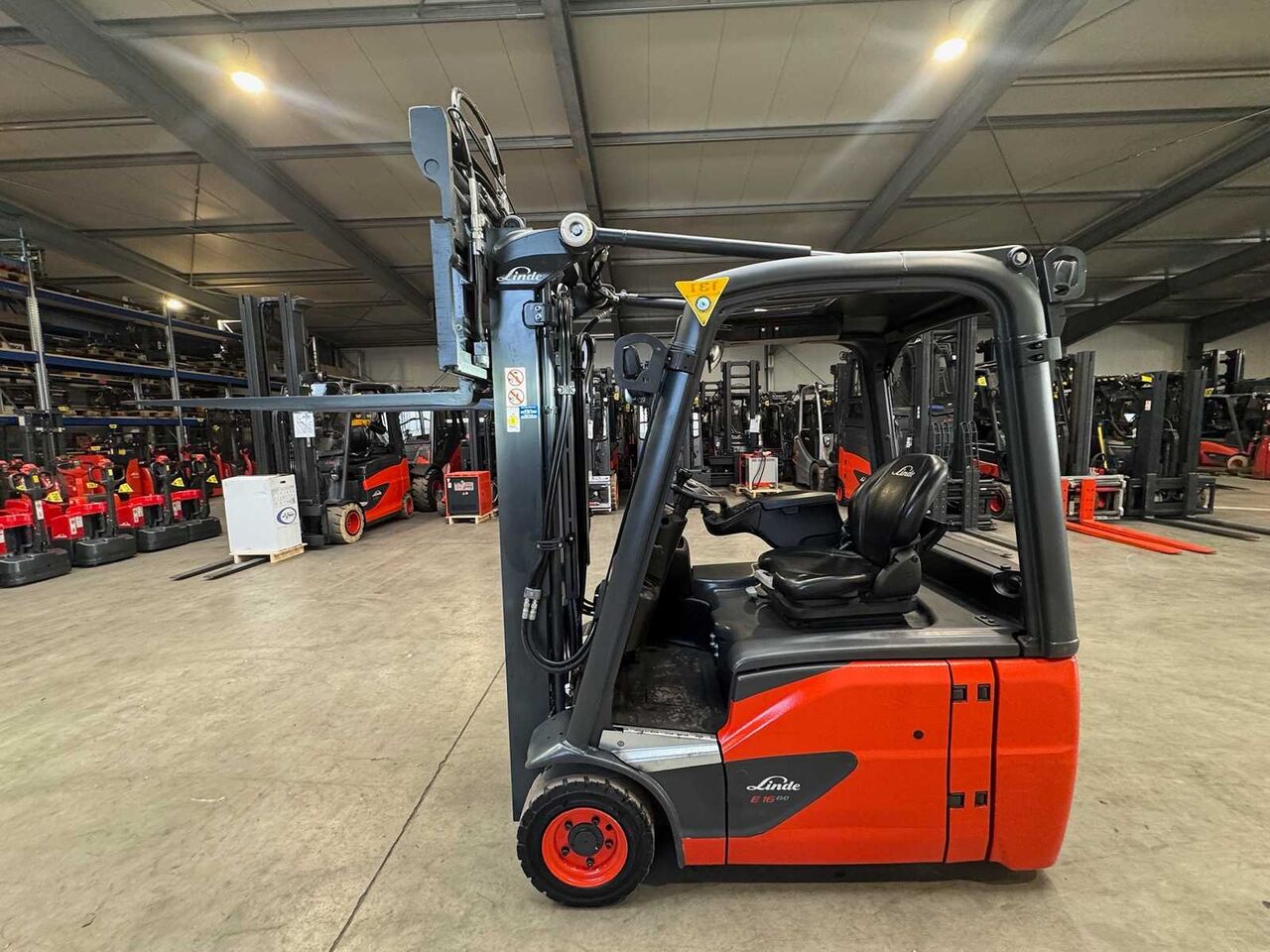 2020 SERVICE + UVV 01/2027 LINDE E16 FREE LIFT DUPLEX 3RD + 4TH FORK ADJUSTER ELECTRIC FORKLIFT 3,298 HOURS - Carretilla elevadora: foto 1 2020 SERVICE + UVV 01/2027 LINDE E16 FREE LIFT DUPLEX 3RD + 4TH FORK ADJUSTER ELECTRIC FORKLIFT 3,298 HOURS - Carretilla elevadora: foto 1