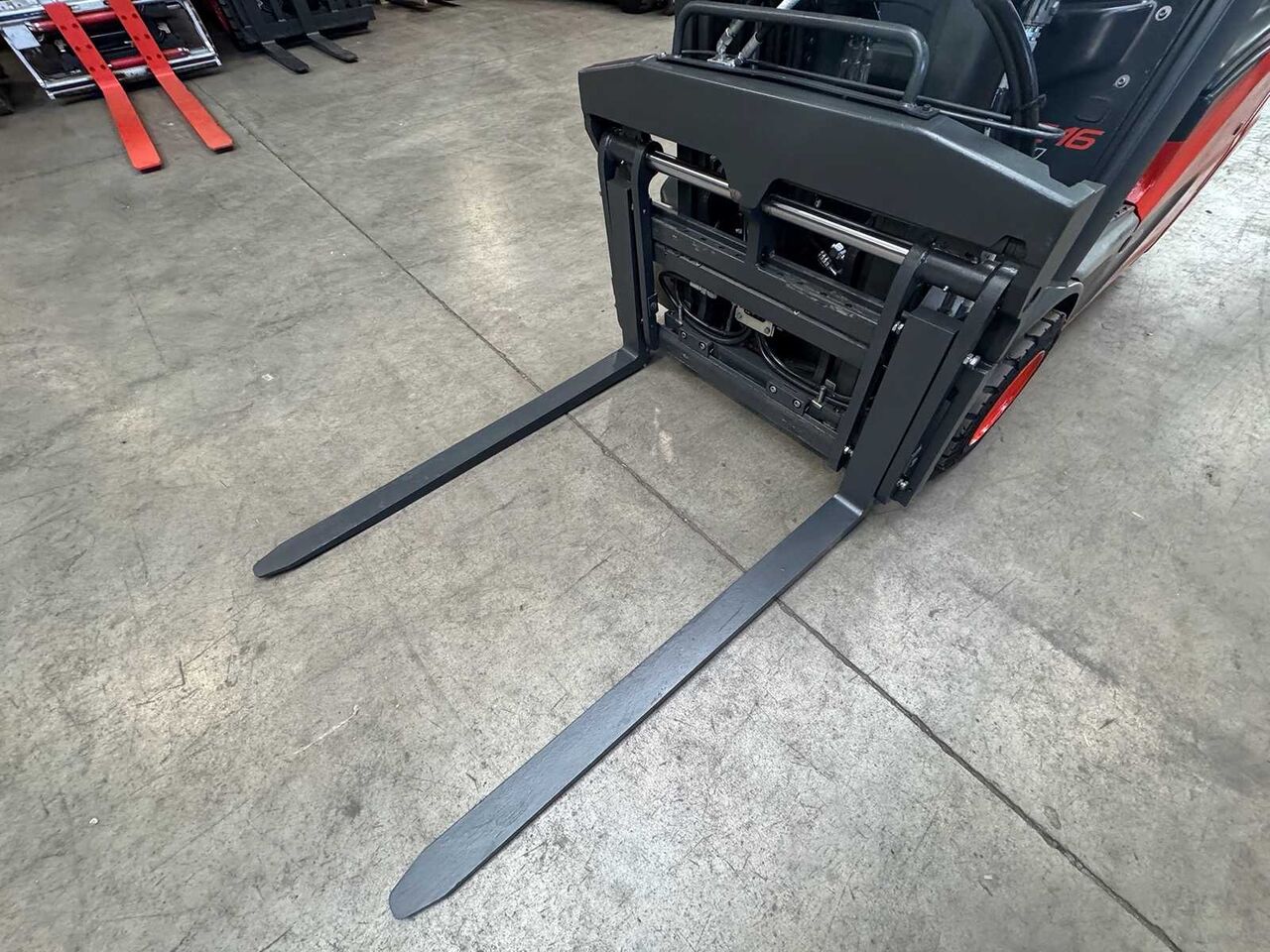 2020 SERVICE + UVV 01/2027 LINDE E16 FREE LIFT DUPLEX 3RD + 4TH FORK ADJUSTER ELECTRIC FORKLIFT 3,298 HOURS - Carretilla elevadora: foto 2 2020 SERVICE + UVV 01/2027 LINDE E16 FREE LIFT DUPLEX 3RD + 4TH FORK ADJUSTER ELECTRIC FORKLIFT 3,298 HOURS - Carretilla elevadora: foto 2