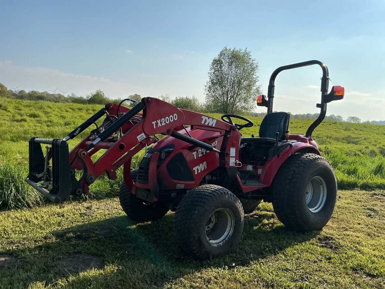 2020 TYM T293HST FOUR-WHEEL DRIVE FARM TRACTOR - Tractor: foto 1 2020 TYM T293HST FOUR-WHEEL DRIVE FARM TRACTOR - Tractor: foto 1