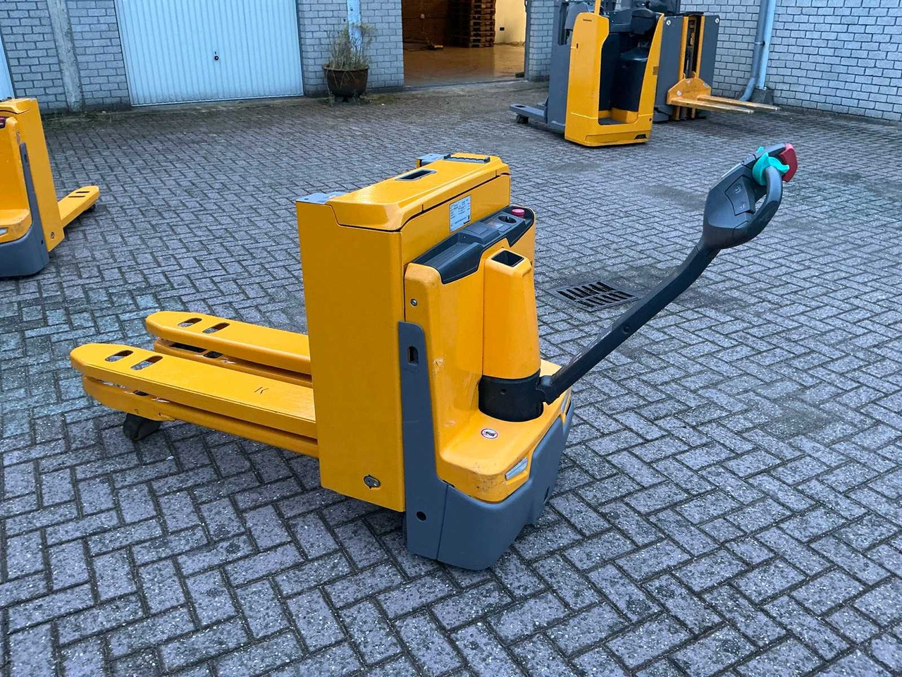 2021 JUNGHEINRICH EJE C20 ELECTRIC PALLET TRUCK - Carretilla elevadora: foto 5 2021 JUNGHEINRICH EJE C20 ELECTRIC PALLET TRUCK - Carretilla elevadora: foto 5