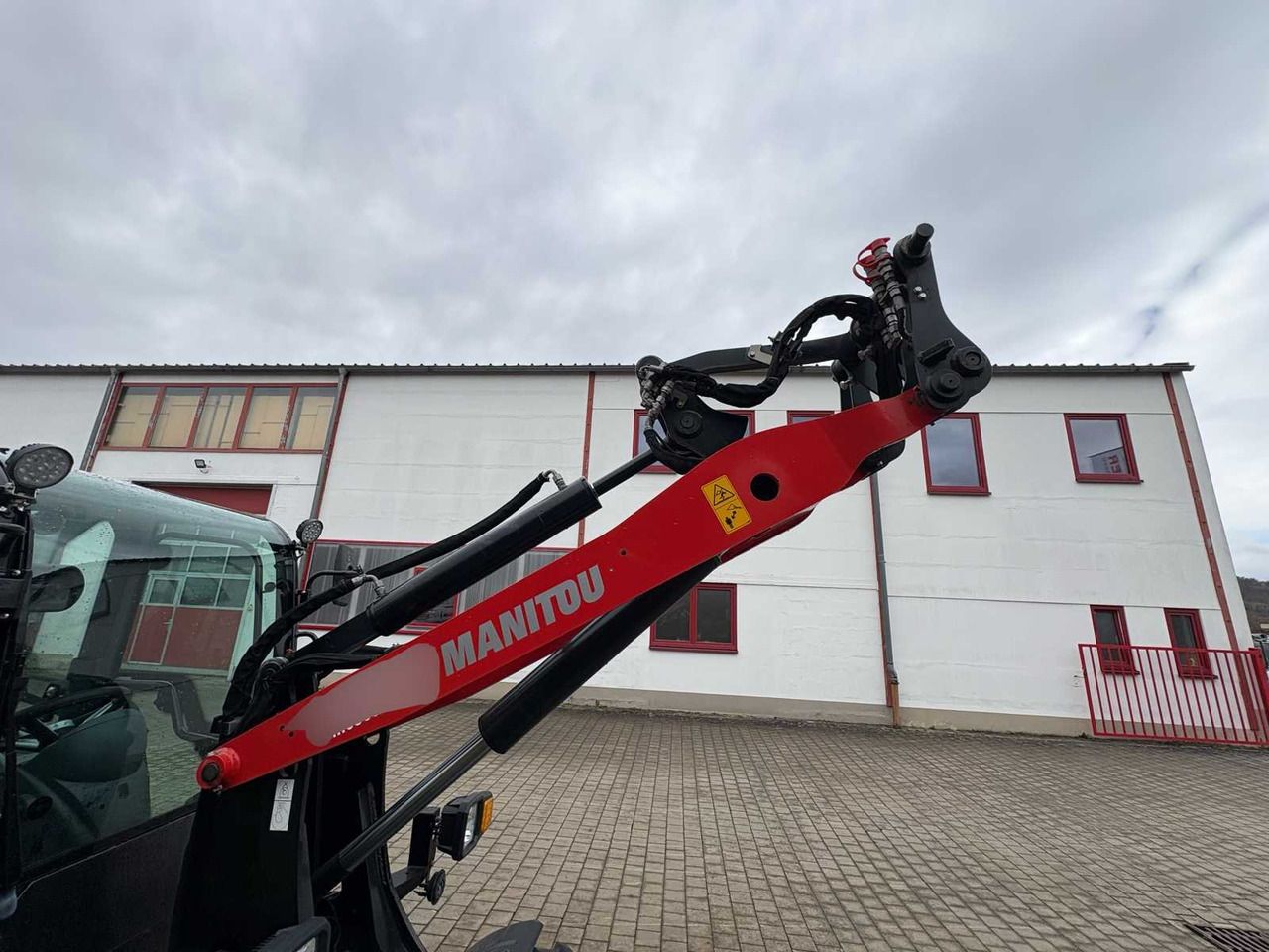 2023 MANITOU MLA 5-50 H P ST5 S1 FARM LOADER/ ARTICULATED LOADER – 34H – FULL CAB – BUCKET + FORKS – MINT - Minicargadora de cadenas: foto 5 2023 MANITOU MLA 5-50 H P ST5 S1 FARM LOADER/ ARTICULATED LOADER – 34H – FULL CAB – BUCKET + FORKS – MINT - Minicargadora de cadenas: foto 5