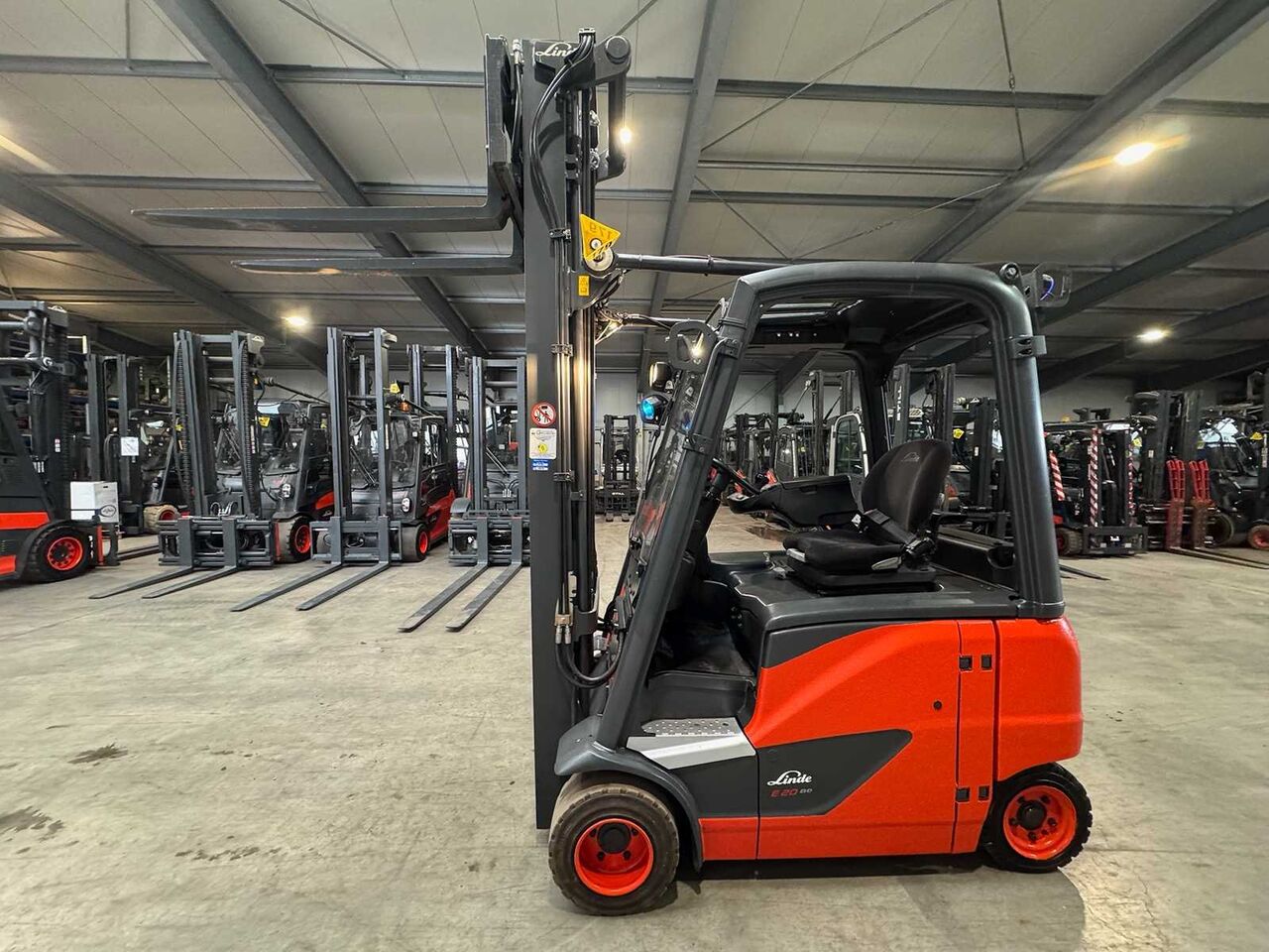 22/2017 SERVICE + UVV 02/2027 LINDE E20PH 2.000KG 3.+4. VALVE TRIPLEX 647CM ELECTRIC FORKLIFT 11.248 HOURS - Carretilla elevadora: foto 1 22/2017 SERVICE + UVV 02/2027 LINDE E20PH 2.000KG 3.+4. VALVE TRIPLEX 647CM ELECTRIC FORKLIFT 11.248 HOURS - Carretilla elevadora: foto 1
