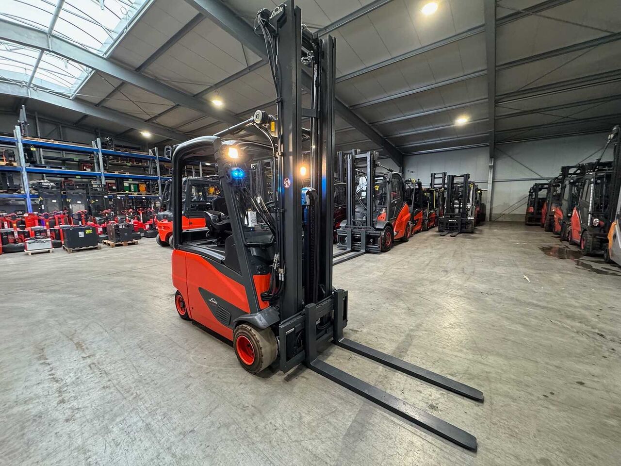 22/2017 SERVICE + UVV 02/2027 LINDE E20PH 2.000KG 3.+4. VALVE TRIPLEX 647CM ELECTRIC FORKLIFT 11.248 HOURS - Carretilla elevadora: foto 5 22/2017 SERVICE + UVV 02/2027 LINDE E20PH 2.000KG 3.+4. VALVE TRIPLEX 647CM ELECTRIC FORKLIFT 11.248 HOURS - Carretilla elevadora: foto 5