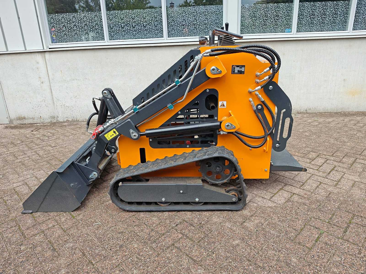 Arteer QB-480 - Minicargadora: foto 2 Arteer QB-480 - Minicargadora: foto 2