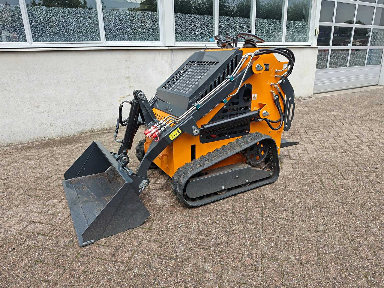 Arteer QB-480 - Minicargadora: foto 1 Arteer QB-480 - Minicargadora: foto 1