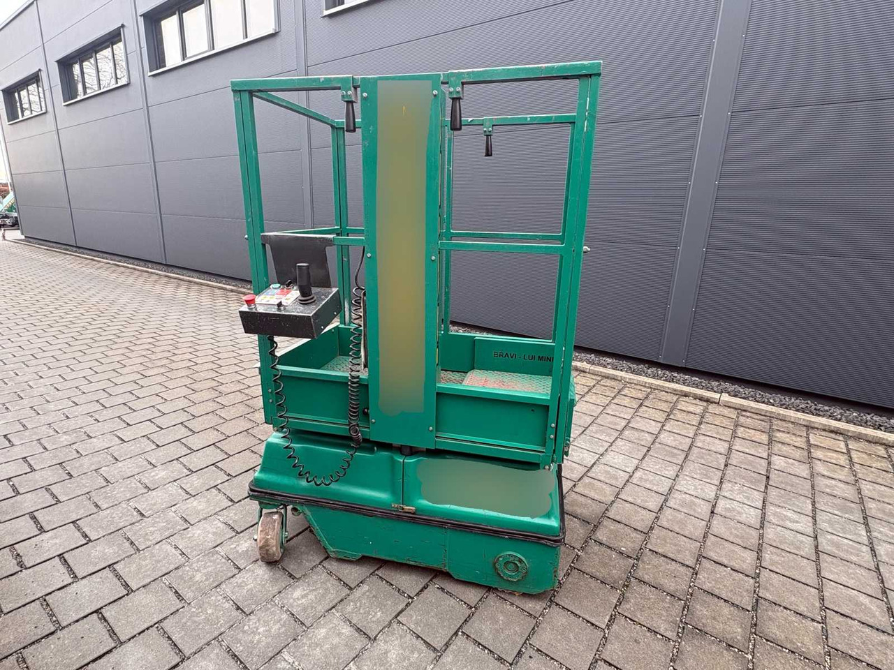 BRAVIISOL LUI M. S.I - AERIAL WORK PLATFORM / MAST LIFT (2010) - Plataforma elevadora: foto 3 BRAVIISOL LUI M. S.I - AERIAL WORK PLATFORM / MAST LIFT (2010) - Plataforma elevadora: foto 3