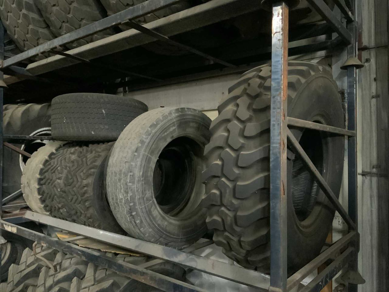Batch of tyres (approx. 45 pieces) - Neumáticos y llantas para Tractor: foto 4 Batch of tyres (approx. 45 pieces) - Neumáticos y llantas para Tractor: foto 4