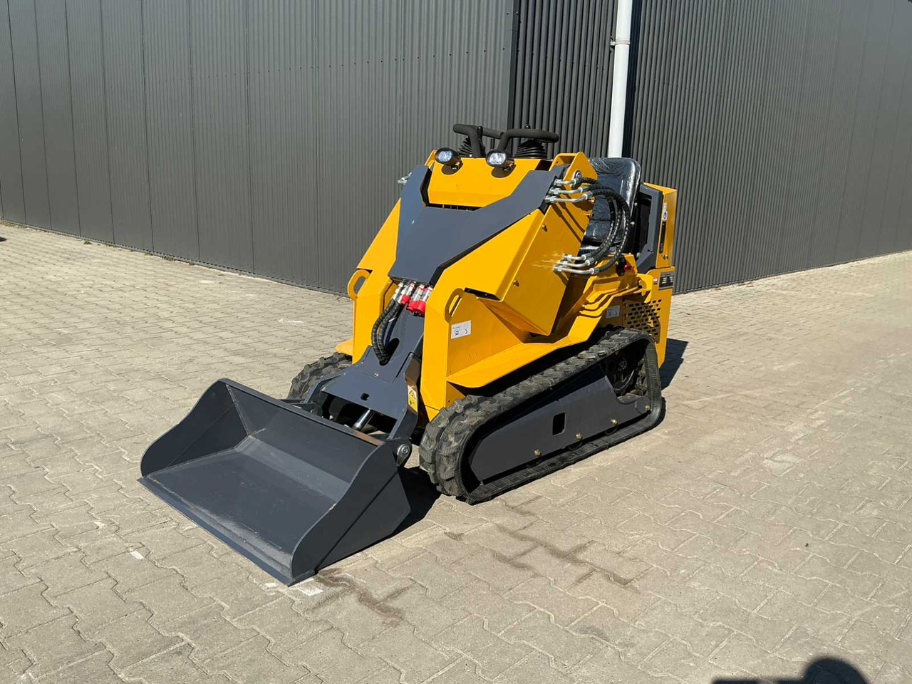 Bison Tek BT360 - Minicargadora: foto 2 Bison Tek BT360 - Minicargadora: foto 2