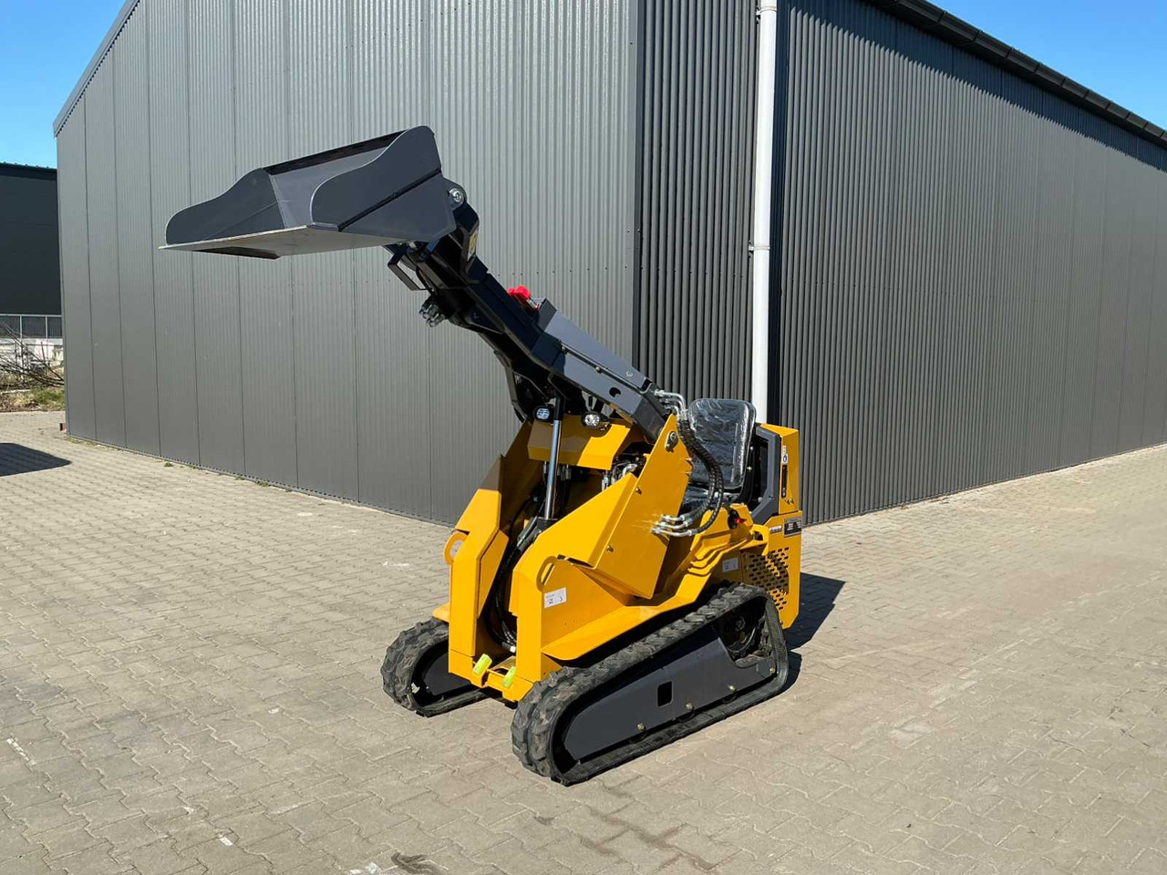 Bison Tek BT360 - Minicargadora: foto 1 Bison Tek BT360 - Minicargadora: foto 1