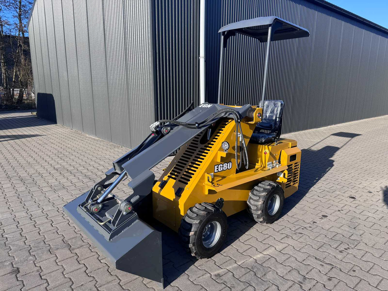 Bison Tek EG80 - Minicargadora: foto 4 Bison Tek EG80 - Minicargadora: foto 4