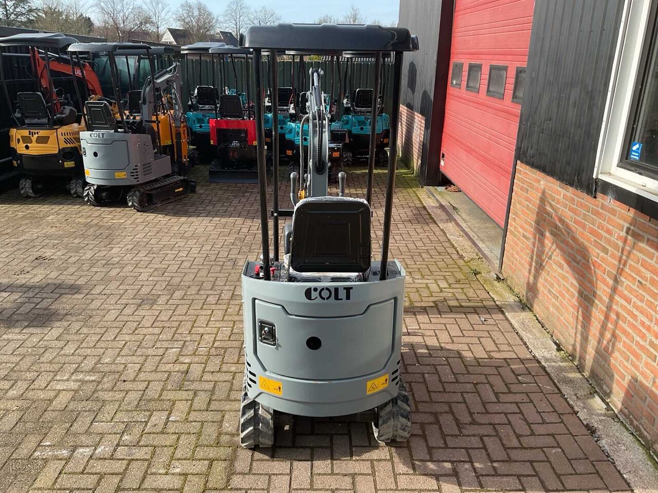 COLT KV13 GREY MINI EXCAVATOR - Miniexcavadora: foto 4 COLT KV13 GREY MINI EXCAVATOR - Miniexcavadora: foto 4